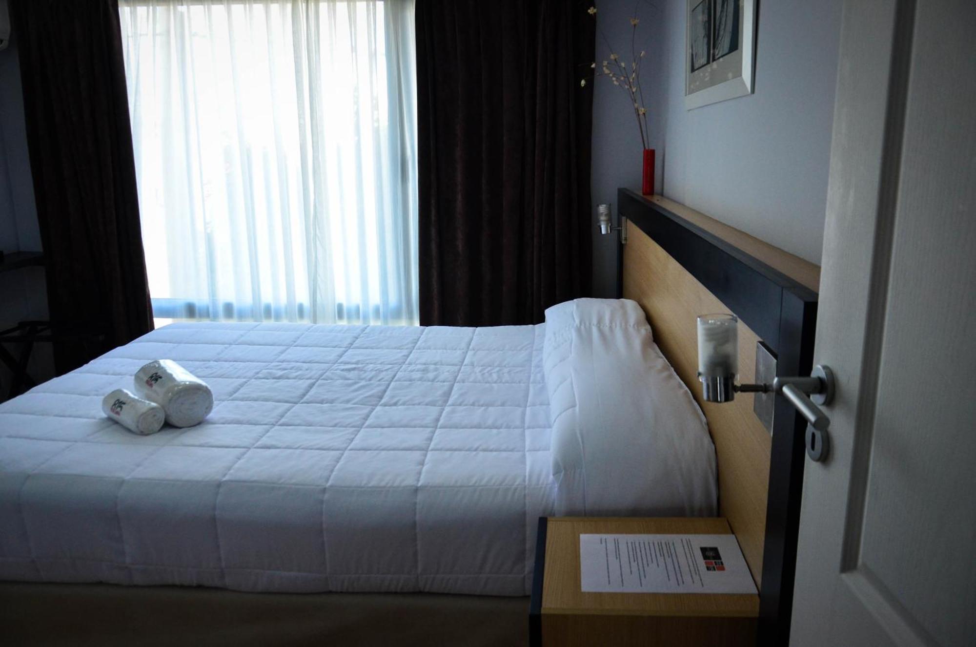 Apart Hotel Rivadavia 815 Neuquén Esterno foto